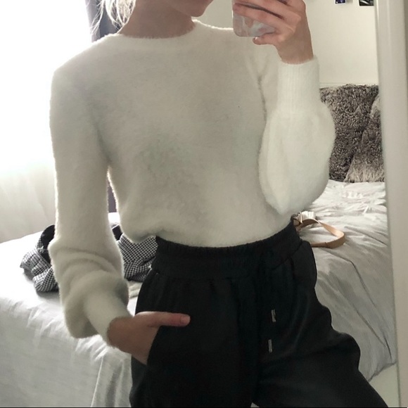 Aritzia Kitten Sweater Sunday Best - Picture 2 of 3